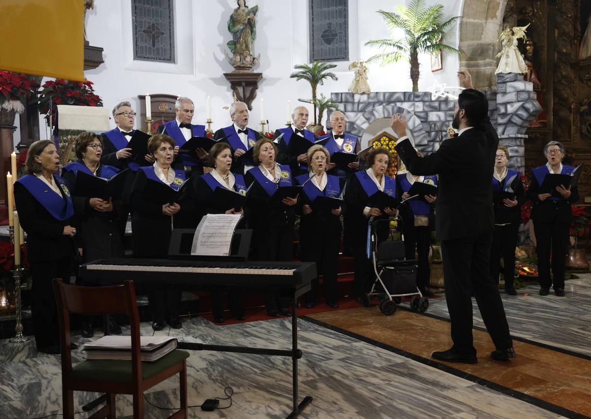 Imagen secundaria 1 - Imágenes de la misa