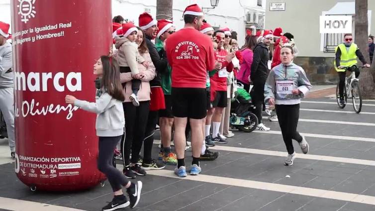 Más de 200 vecinos despiden el año haciendo deporte en la San Silvestre