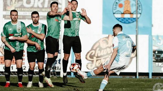 El Racing compite ante el Coria, pero no evita la derrota