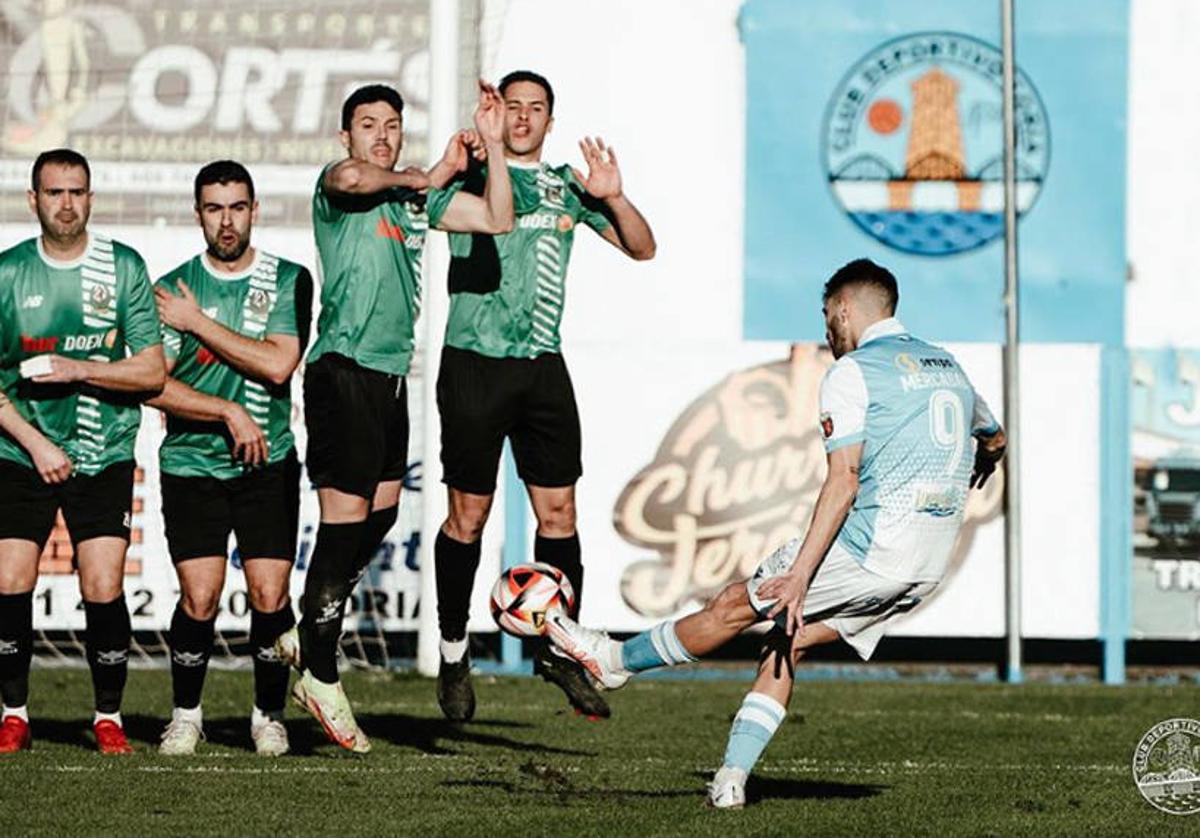El Racing compite ante el Coria, pero no evita la derrota