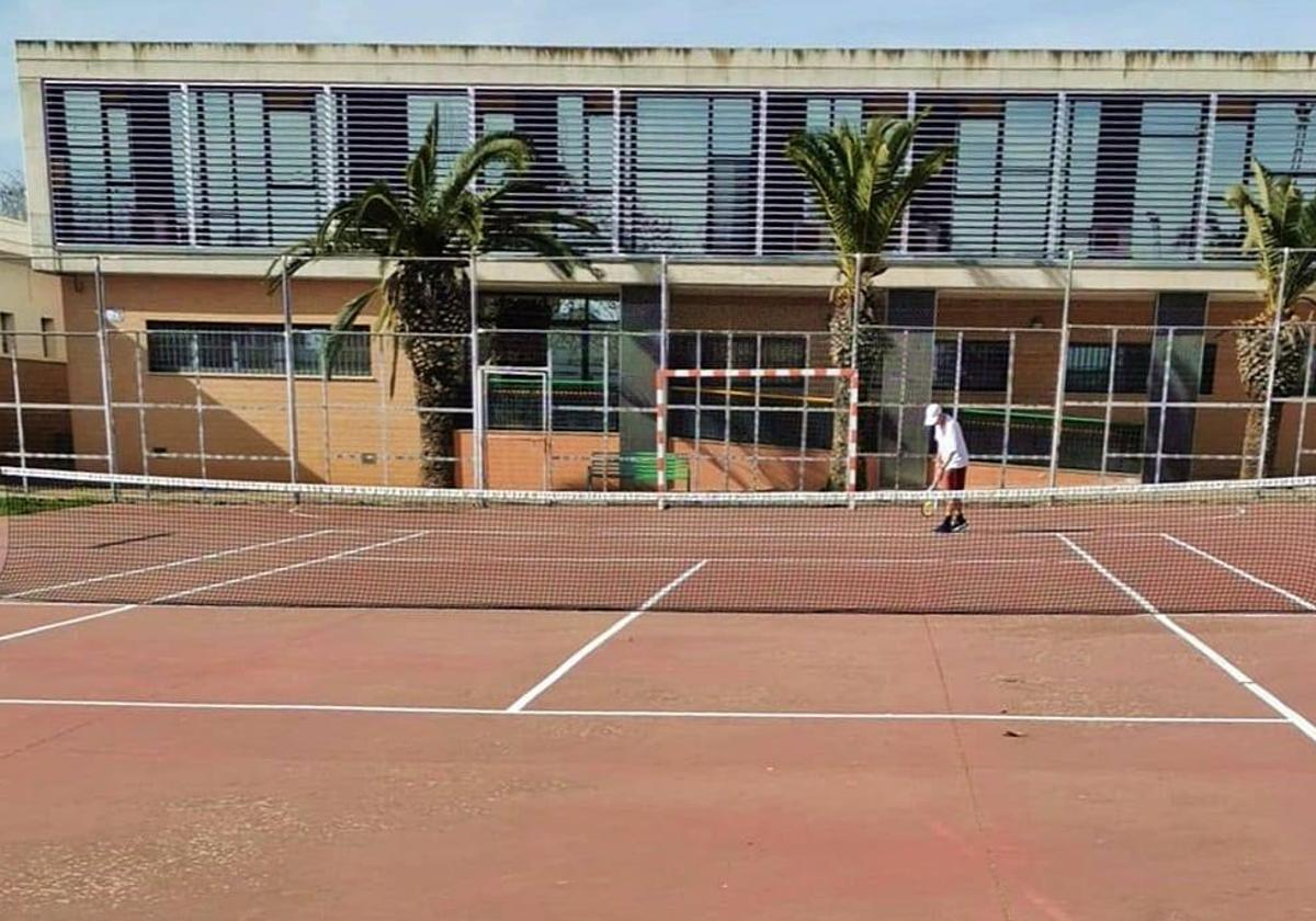 Ya están disponibles las pistas de tenis del CEIP 'César Hurtado Delicado'