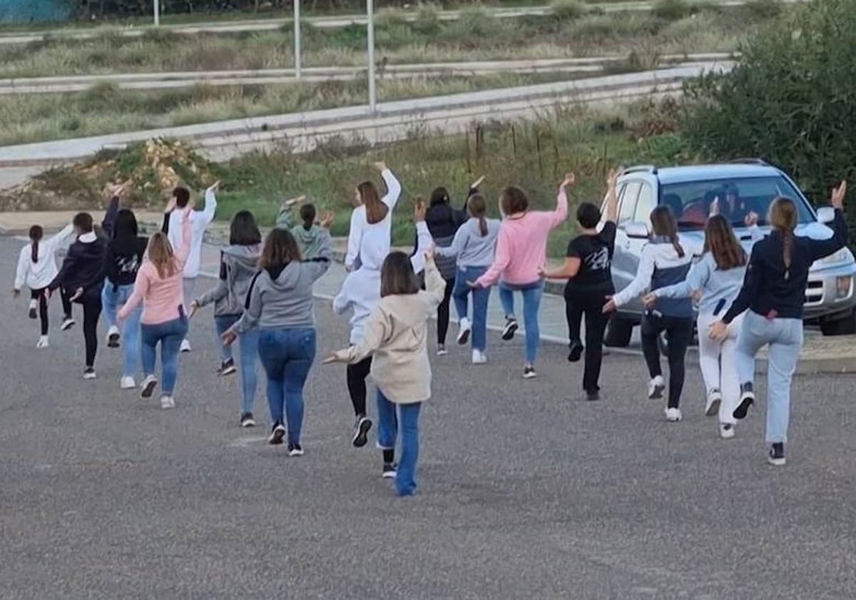 Imagen principal - Imágenes durante los ensayos