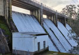 Presa del pantano de Piedra Aguda
