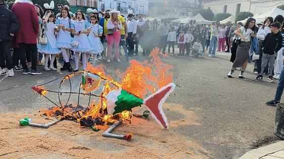 Un gran Domingo de Piñata pone punto y final al Carnaval de Valverde