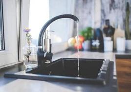 Corte en el suministro del agua en la barriada La Pina