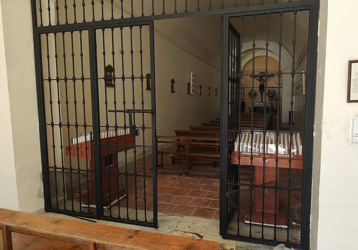 Imagen principal - Imágenes del suceso en la Ermita del Cristo