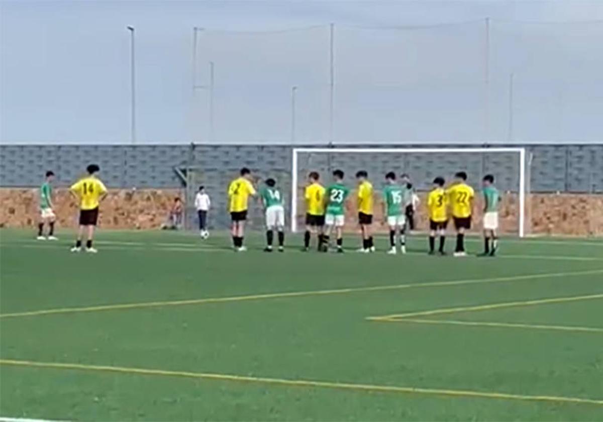 El Fútbol Playa Badajoz CD remonta a los juveniles de la EMD