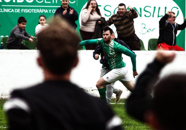 Celebración del gol de Alex Romero que supuso el 2 - 1