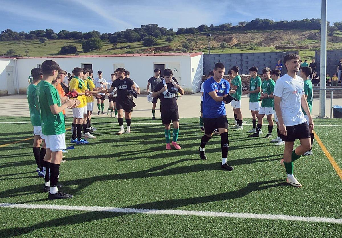 Los juveniles del Racing celebran la liga con una victoria sobre la EMD