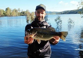 José Mari con una de las piezas capturadas