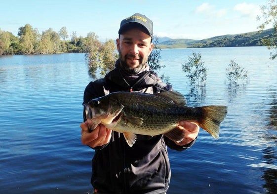 José Mari con una de las piezas capturadas