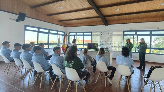 Los alumnos de la Escuela Profesional reciben consejos sobre ciberseguridad