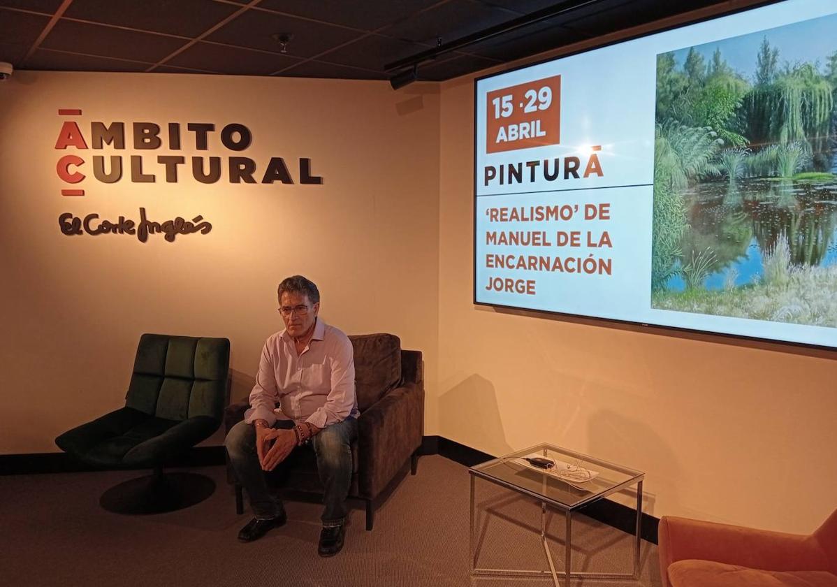 Manuel en la sala de Ámbito Cultural de El Corte Inglés