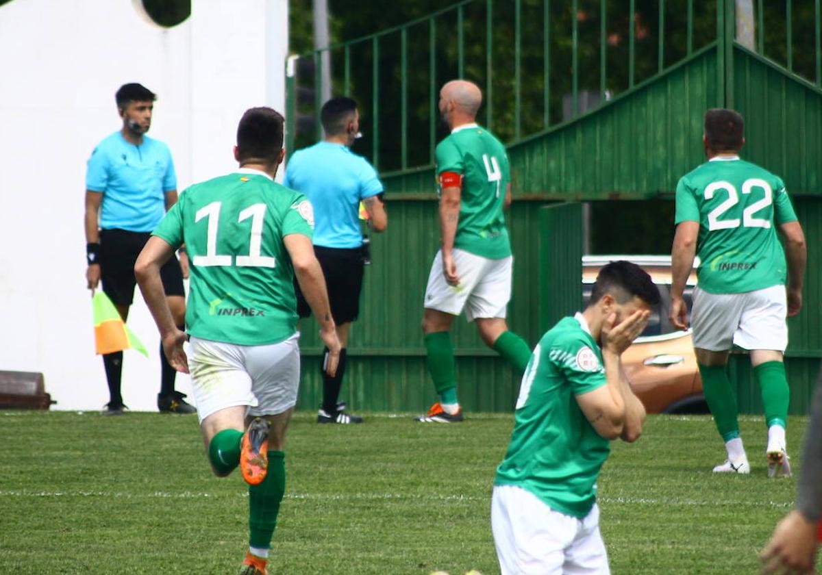 Los valverdeños protestan el gol anulado