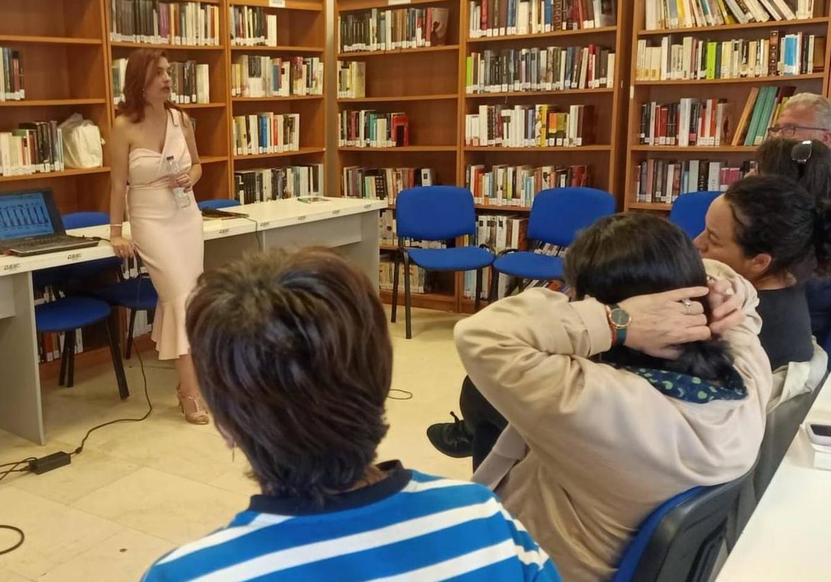 Luz Milagros presenta su obra 'La luz de mi vida'