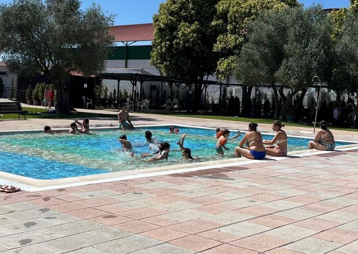 Imagen secundaria 1 - Inauguración de la temporada de baños