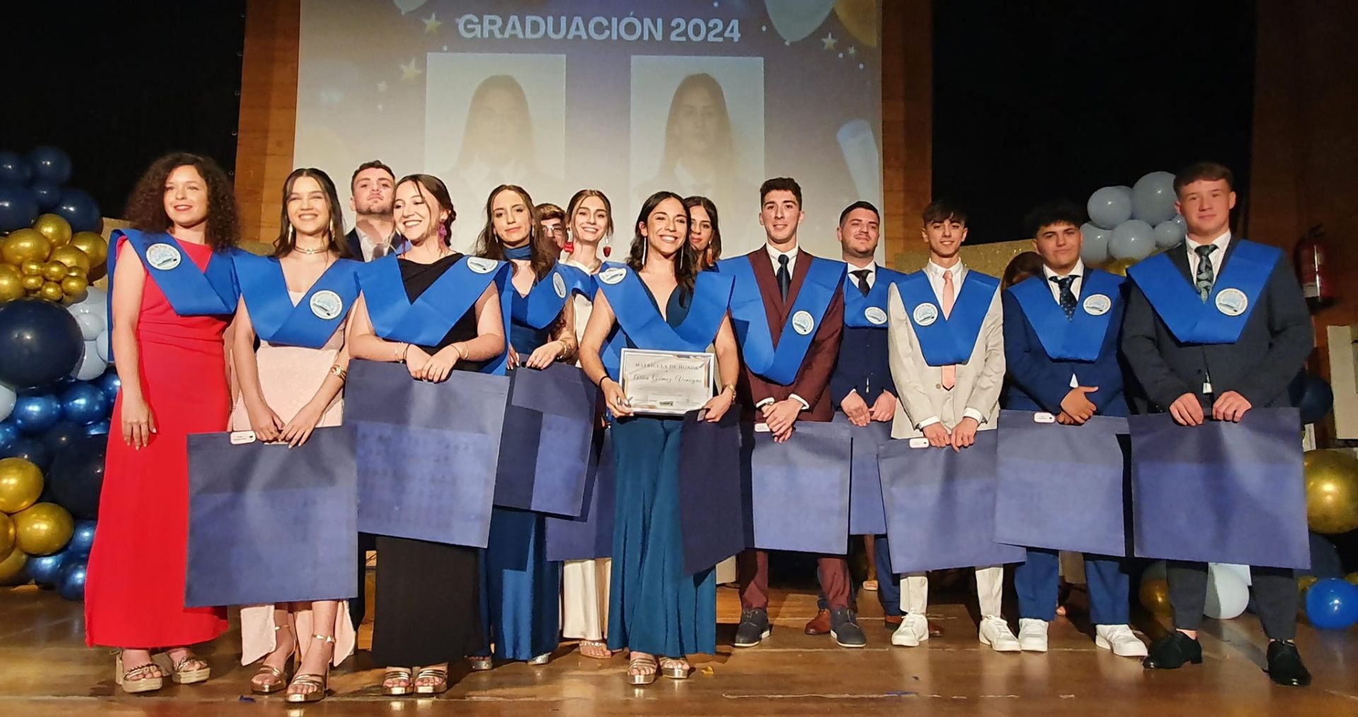 Los alumnos del IES 'Campos de San Roque' celebran su graduación