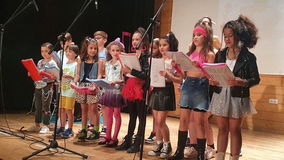 La Escuela Municipal de Música ofrece un festival de los 80 y 90 en su clausura