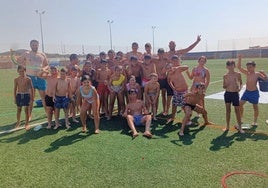 Participantes en la gymkana acuática