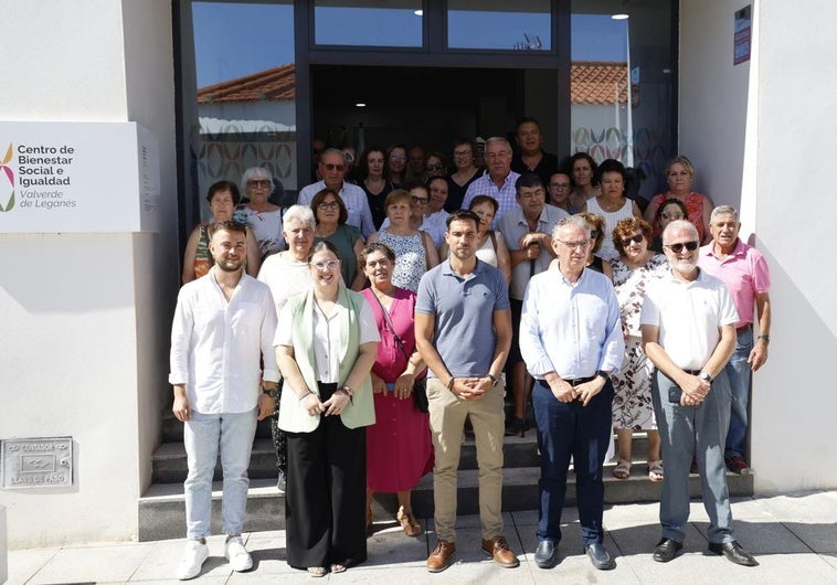 Asistentes a la inauguración del Centro de Bienestar Social e Igualdad