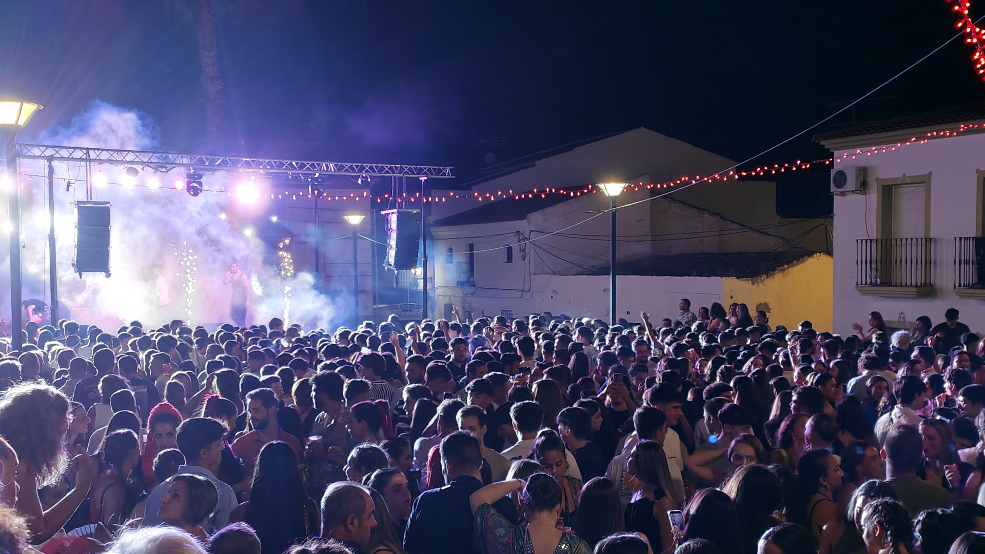 Cientos de personas llenaron la plaza