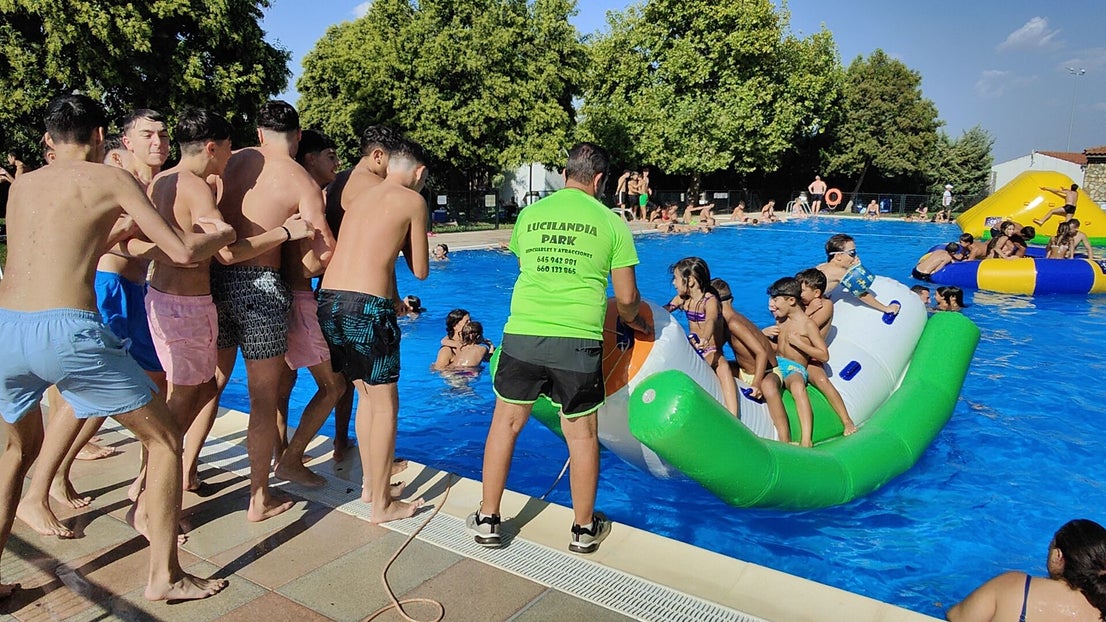 Fiesta acuática en la piscina