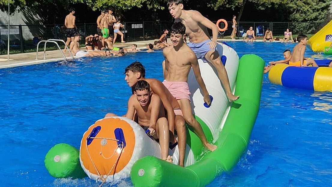 Fiesta acuática en la piscina
