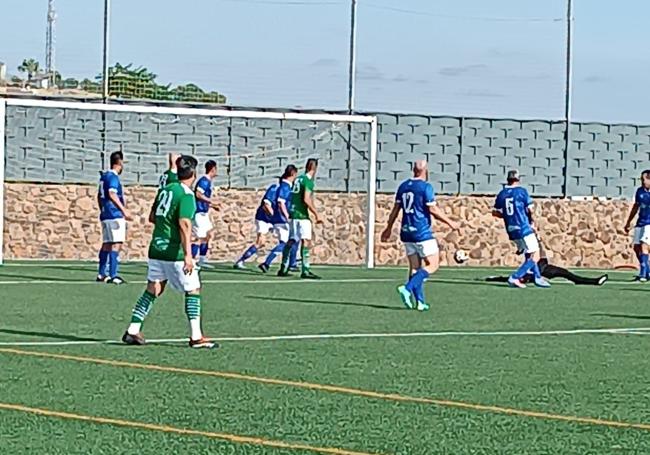 Momento en el que los locales recortan distancias con el 2 - 1