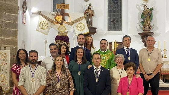 La nueva junta directiva de la Hermandad del Cristo toma posesión