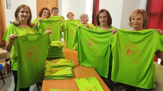 Ya están a la venta las camisetas y el material solidario por la Semana contra el Cáncer