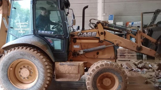 «Estamos repartiendo comida con los coches 4x4 en zonas donde no entran otros vehículos»