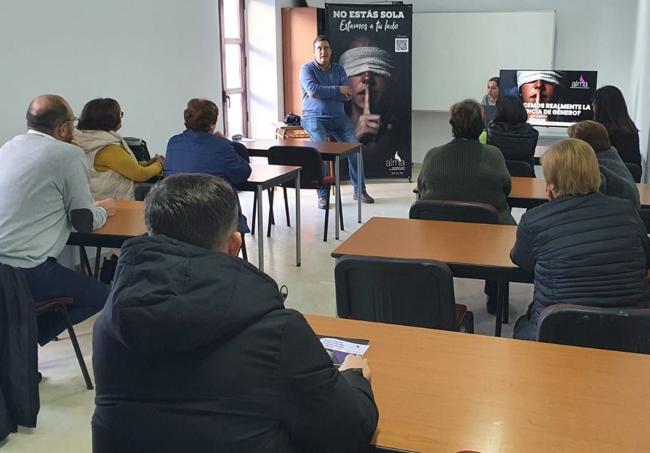 Charla 'No estás sola, estamos a tu lado'