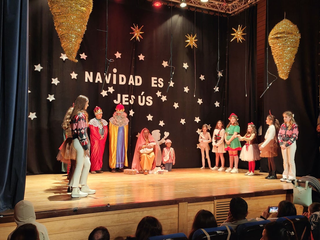 Representación teatral navideña