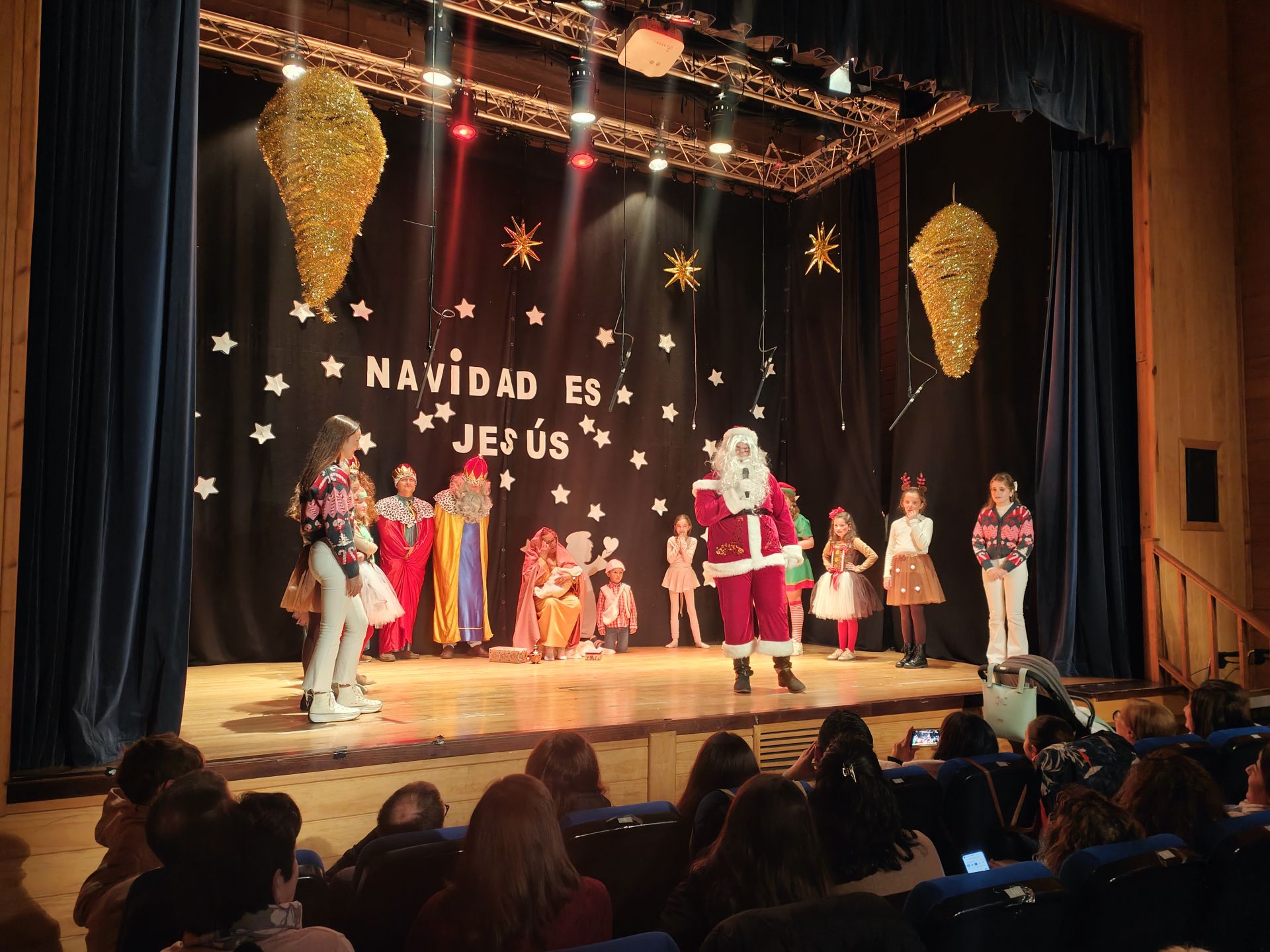 Representación teatral navideña