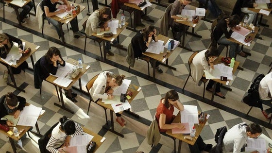 Ya puedes pedir la beca, aunque no sepas qué vas a estudiar ni si lograrás el 5