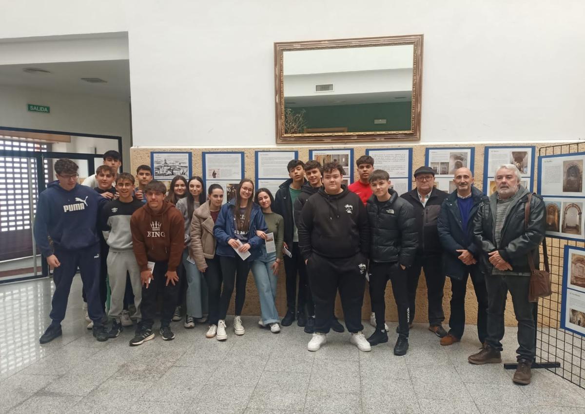Imagen secundaria 1 - Imágenes de las charlas