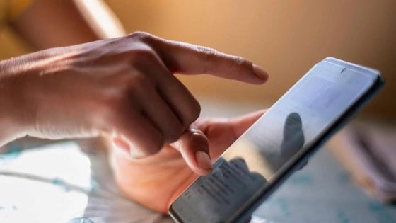 Nuevo bulo: el triple check azul en conversaciones de Whatsapp
