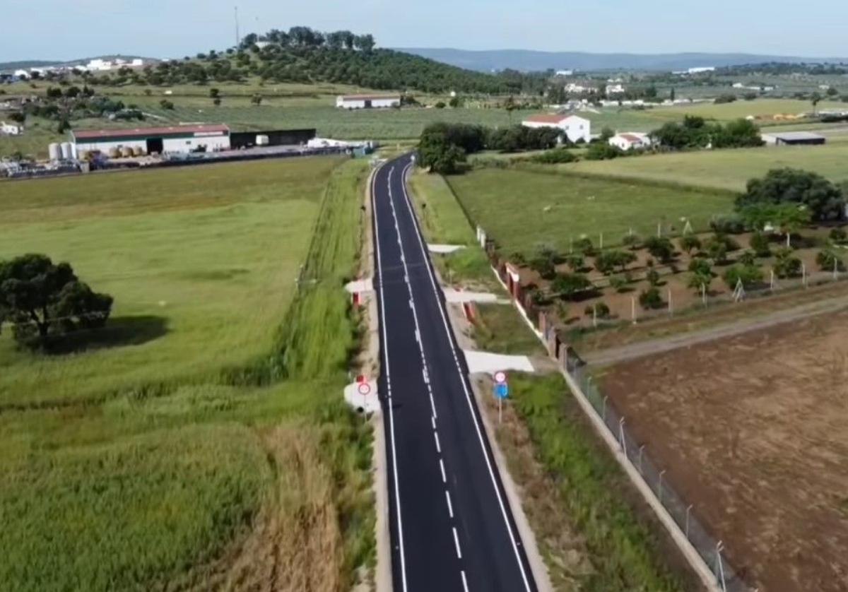 Concluyen los trabajos en la mejora y acondicionamiento de carretera de La Albuera