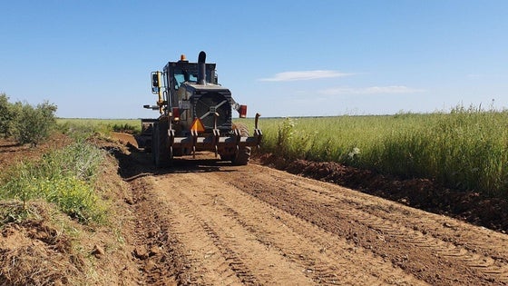 Continúa el acondicionamiento de los caminos rurales