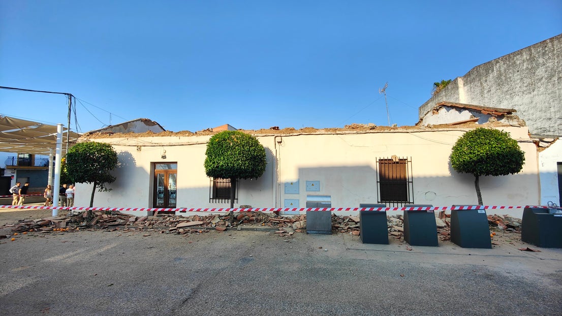 Derrumbe del tejado del salón de la Casa del Pueblo