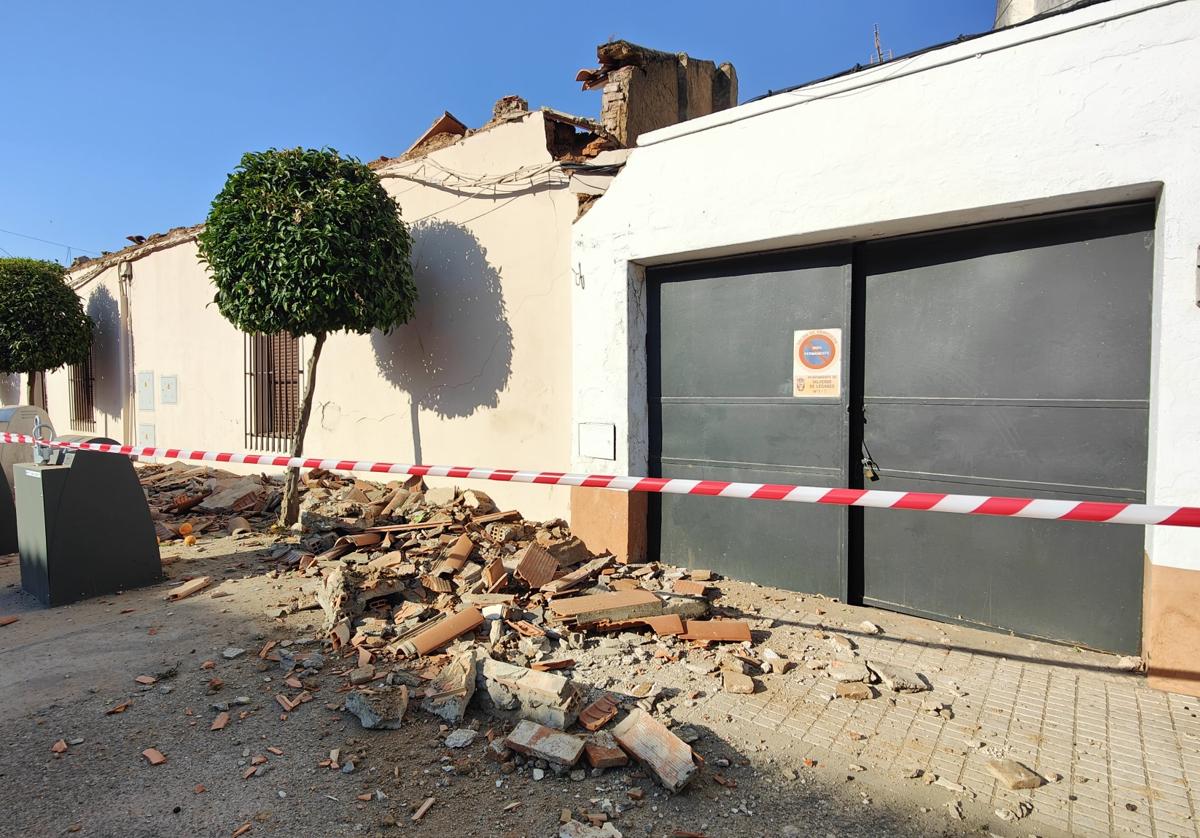 Derrumbe del tejado del salón de la Casa del Pueblo
