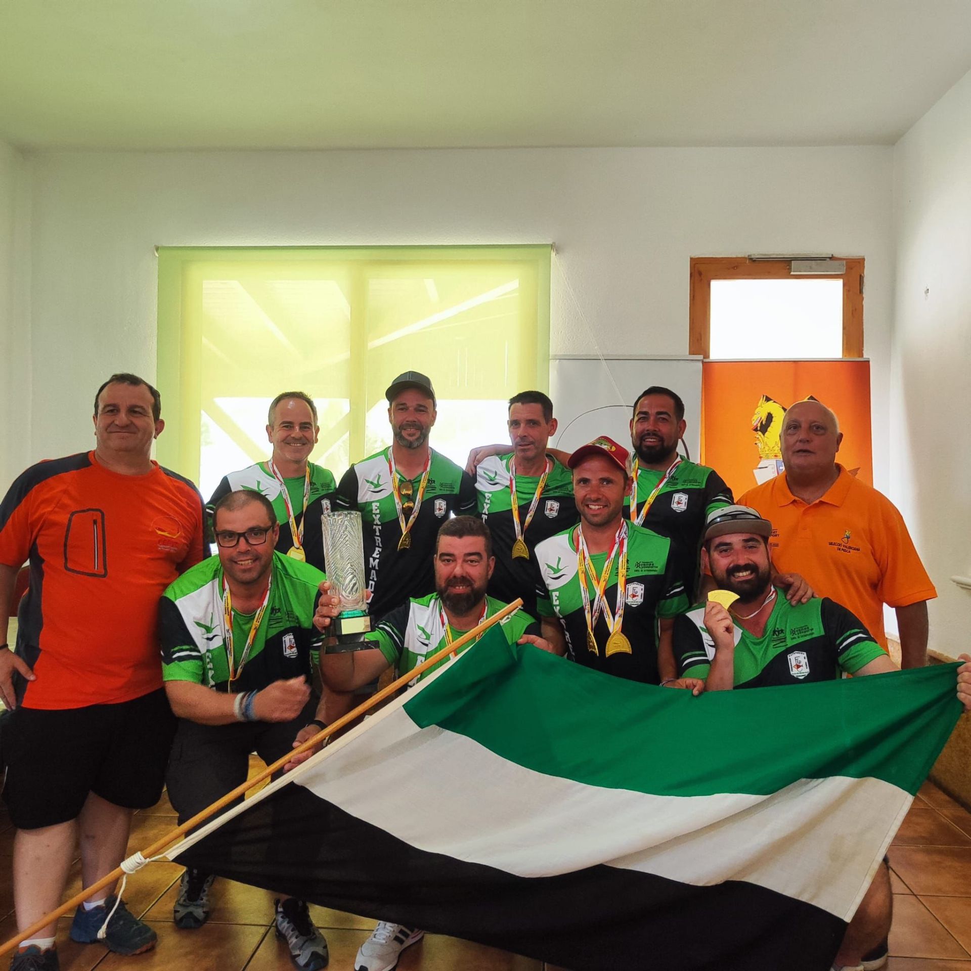 José María López Visiga, junto a su equipo