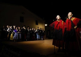 Actuación de Los Coros y Danzas de Valverde en la edición del 2024