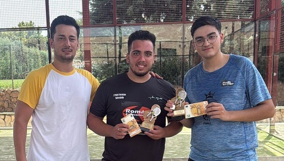 Luismi y David triunfan en el torneo nocturno de pádel