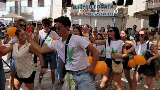 Valverde celebra un viernes de feria lleno de ambiente, peñas y mucha música