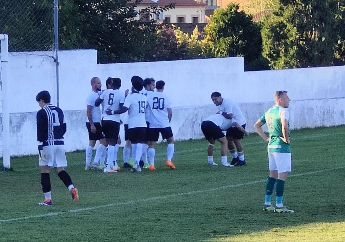 El Sanvicenteño celebra su segundo gol