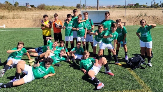 El infantil de la EMD sigue goleando y en lo más alto