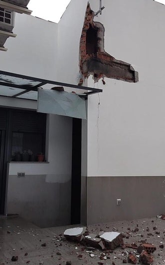 Un rayo impacta en una vivienda de la urbanización de La Pina