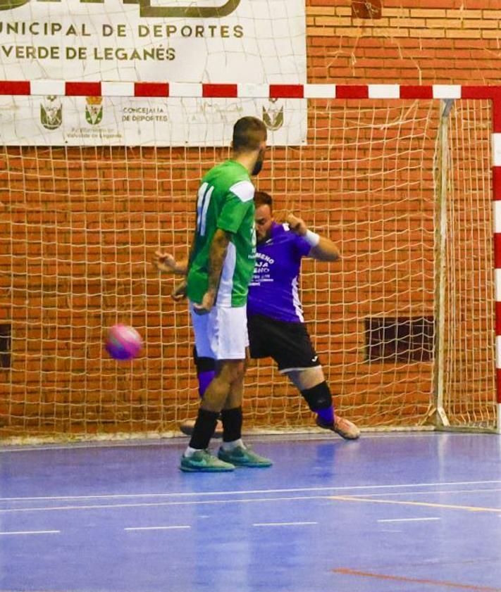 Imagen secundaria 2 - Algunas imágenes del partido