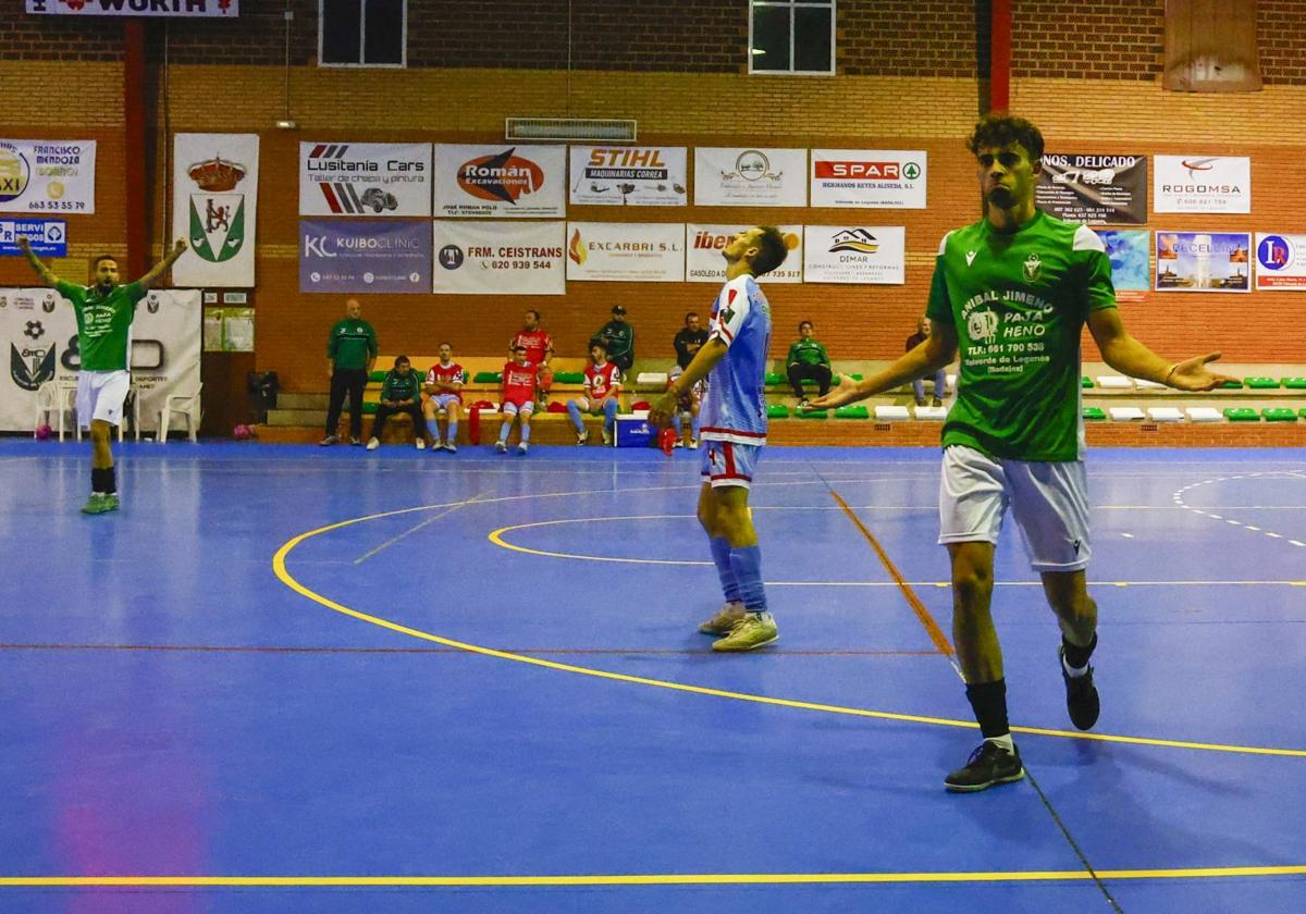 Rubén volvió a ser el jugador del partido con tres goles